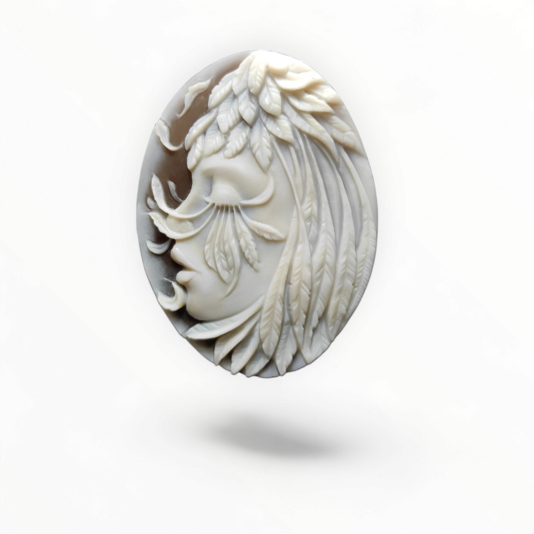 Anello "dama delle foglie" in cammeo sardonico montato su argento