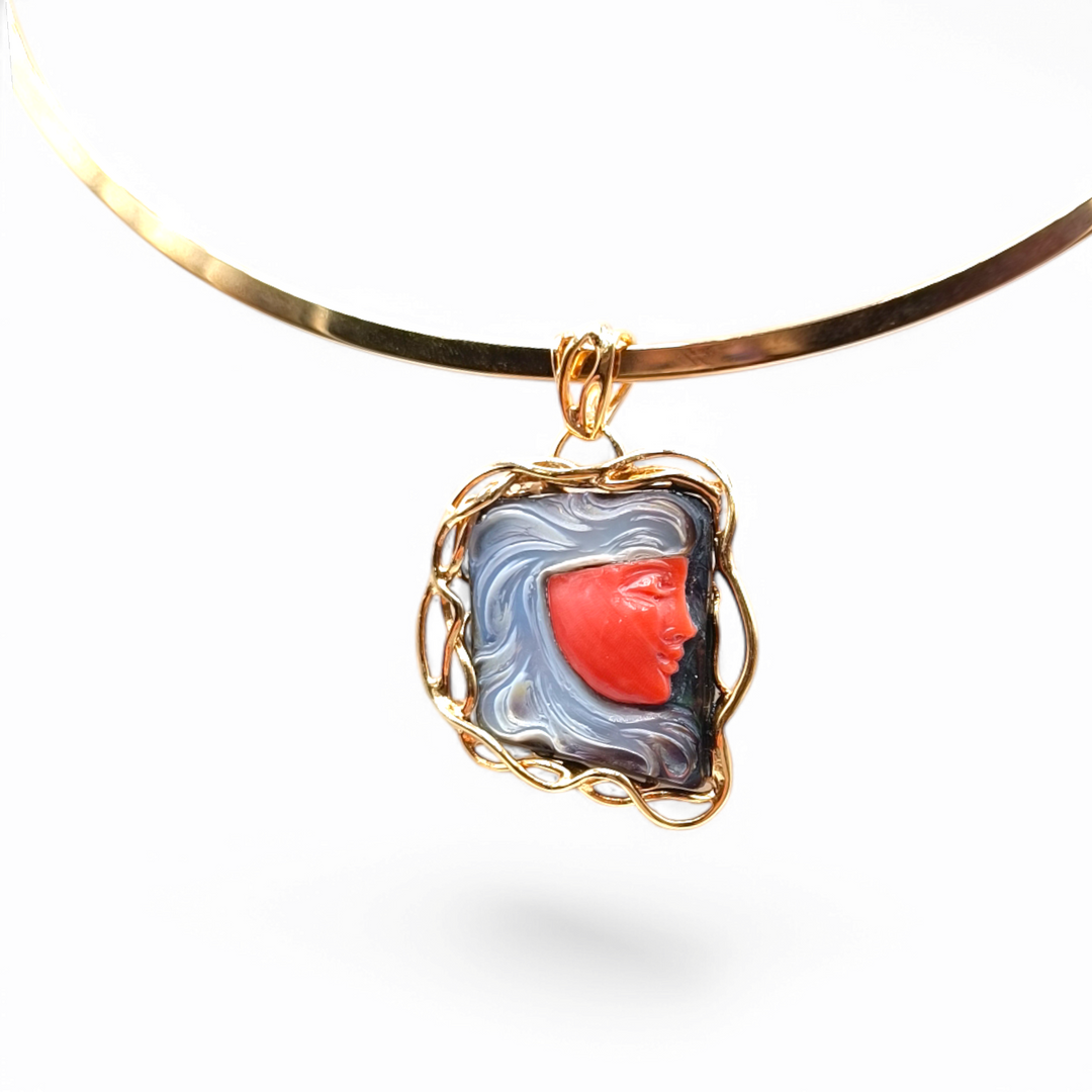 "Aisha" necklace on coral and mother of pearl mounted on silver