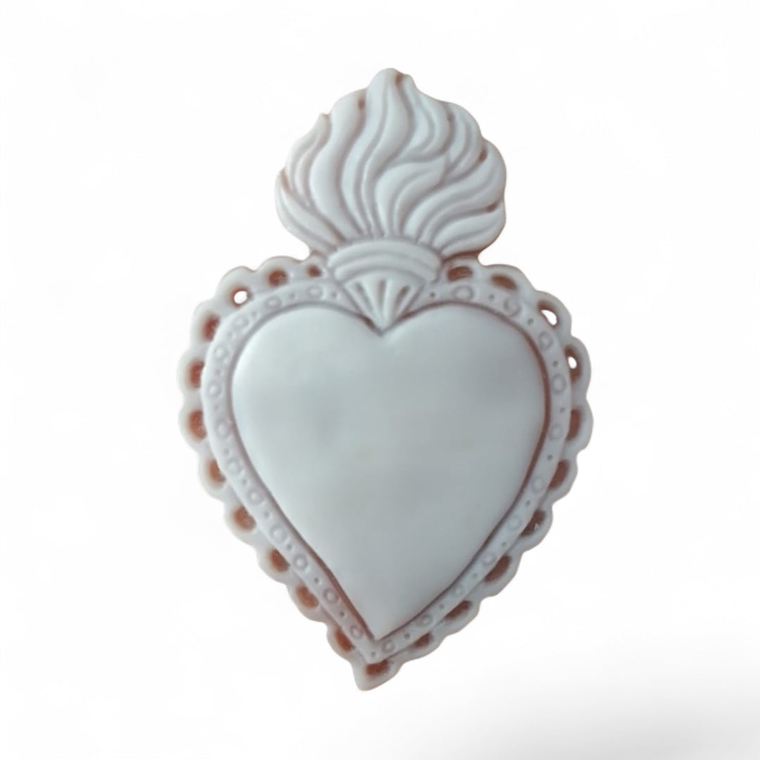 “Sacred heart” pendant in sardonic cameo mounted on silver