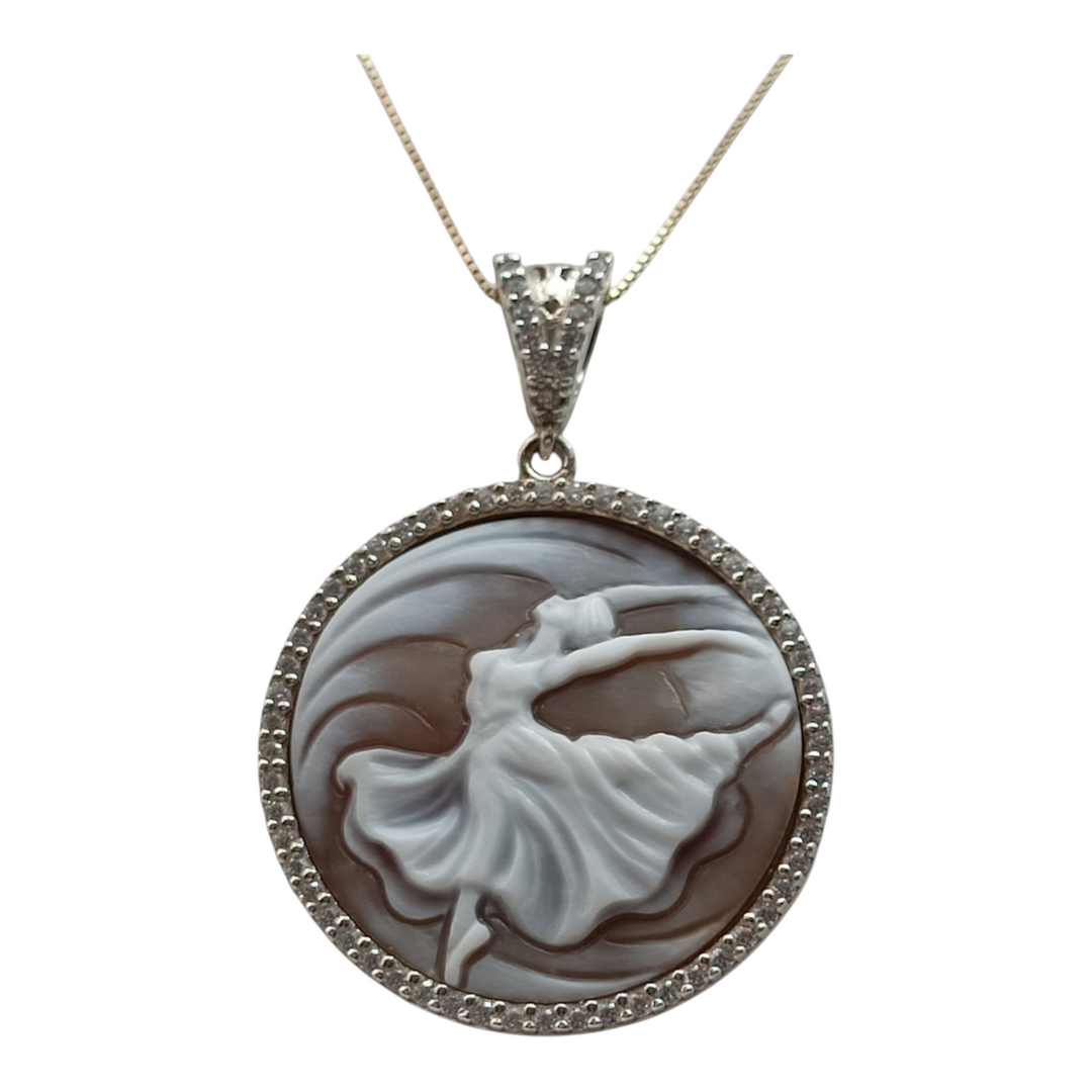Collana ciondolo ballerina in cammeo montata su argento