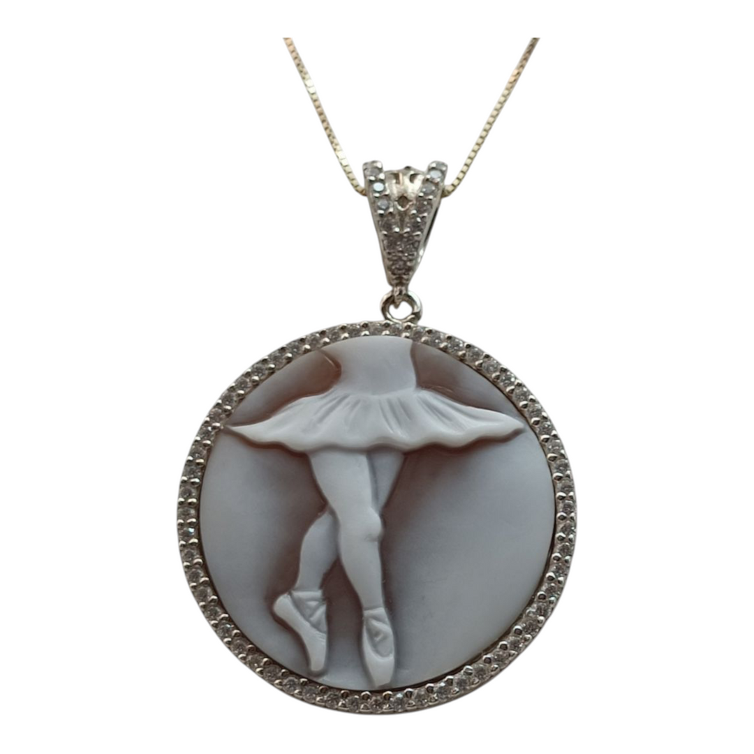 Collana ciondolo ballerina in cammeo montato su argento