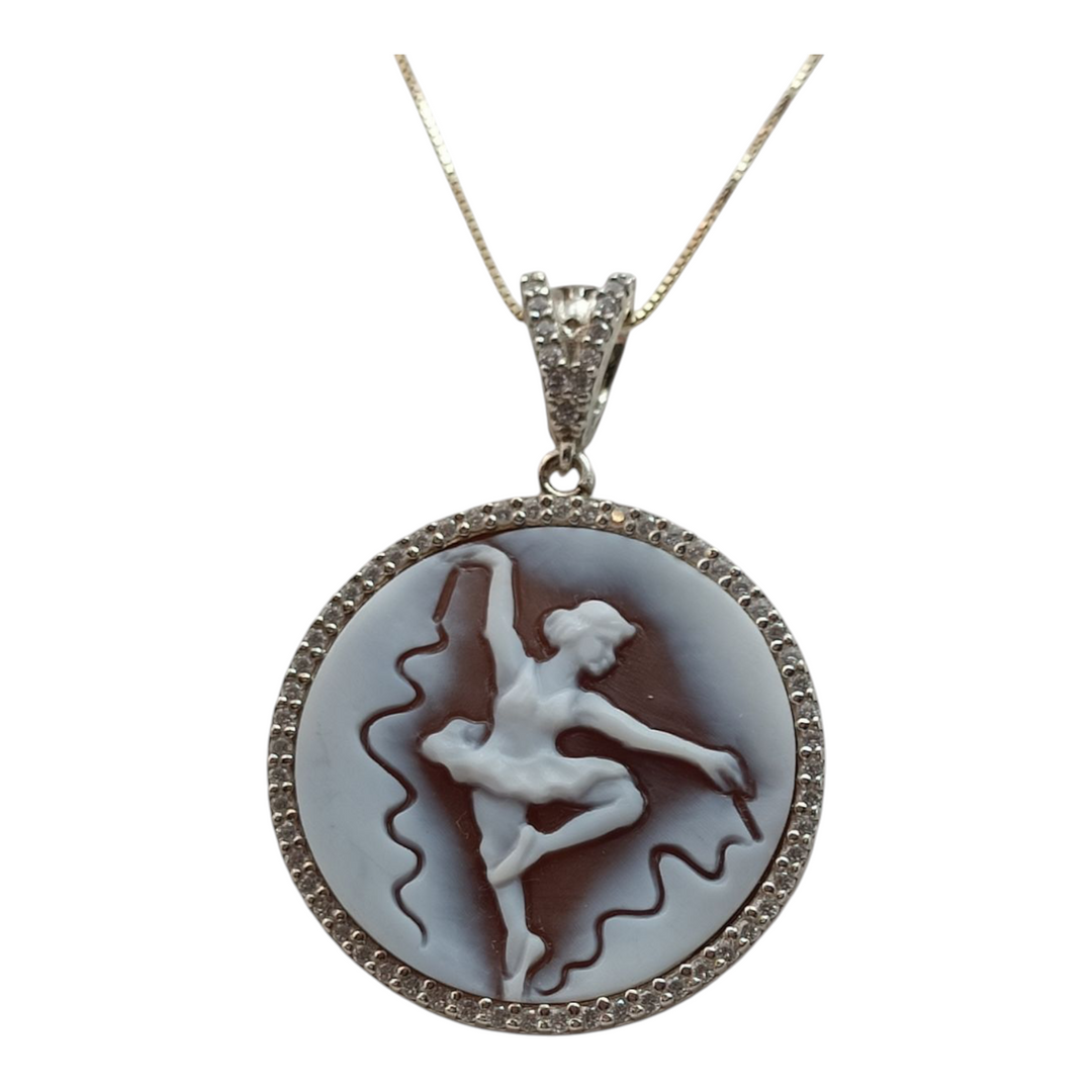 Collana ciondolo ballerina in cammeo montato su argento