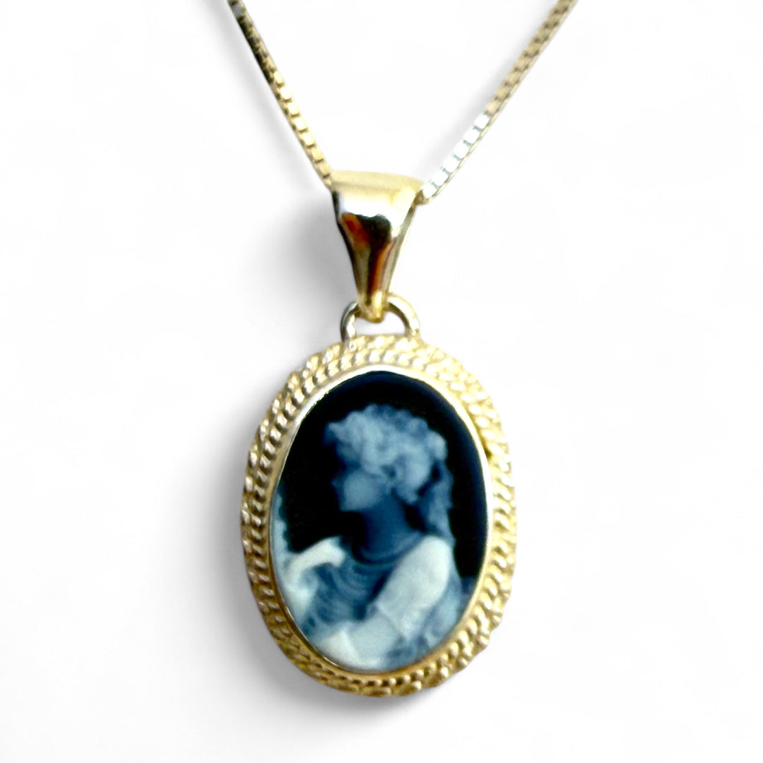 Blue Agate "Lady" pendant necklace mounted on silver