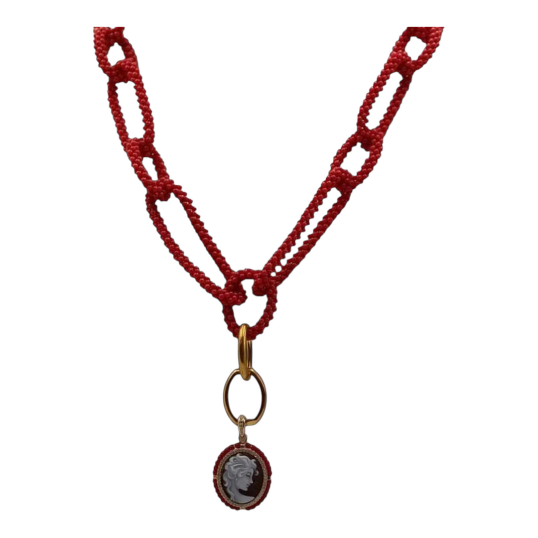 Collana ciondolo dama in cammeo e corallo montato su argento placcato oro