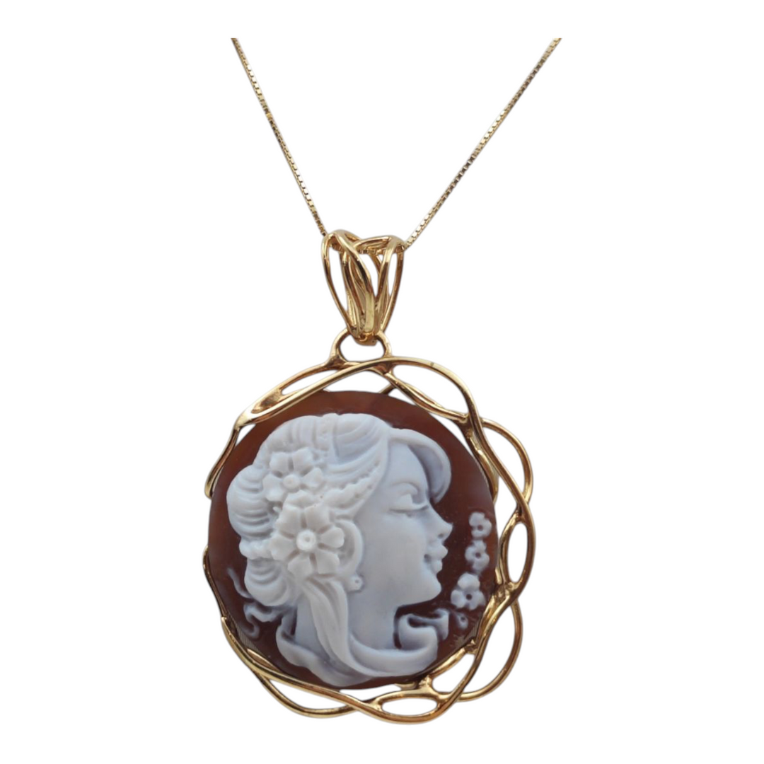 Collana ciondolo dea Desdemona su cammeo