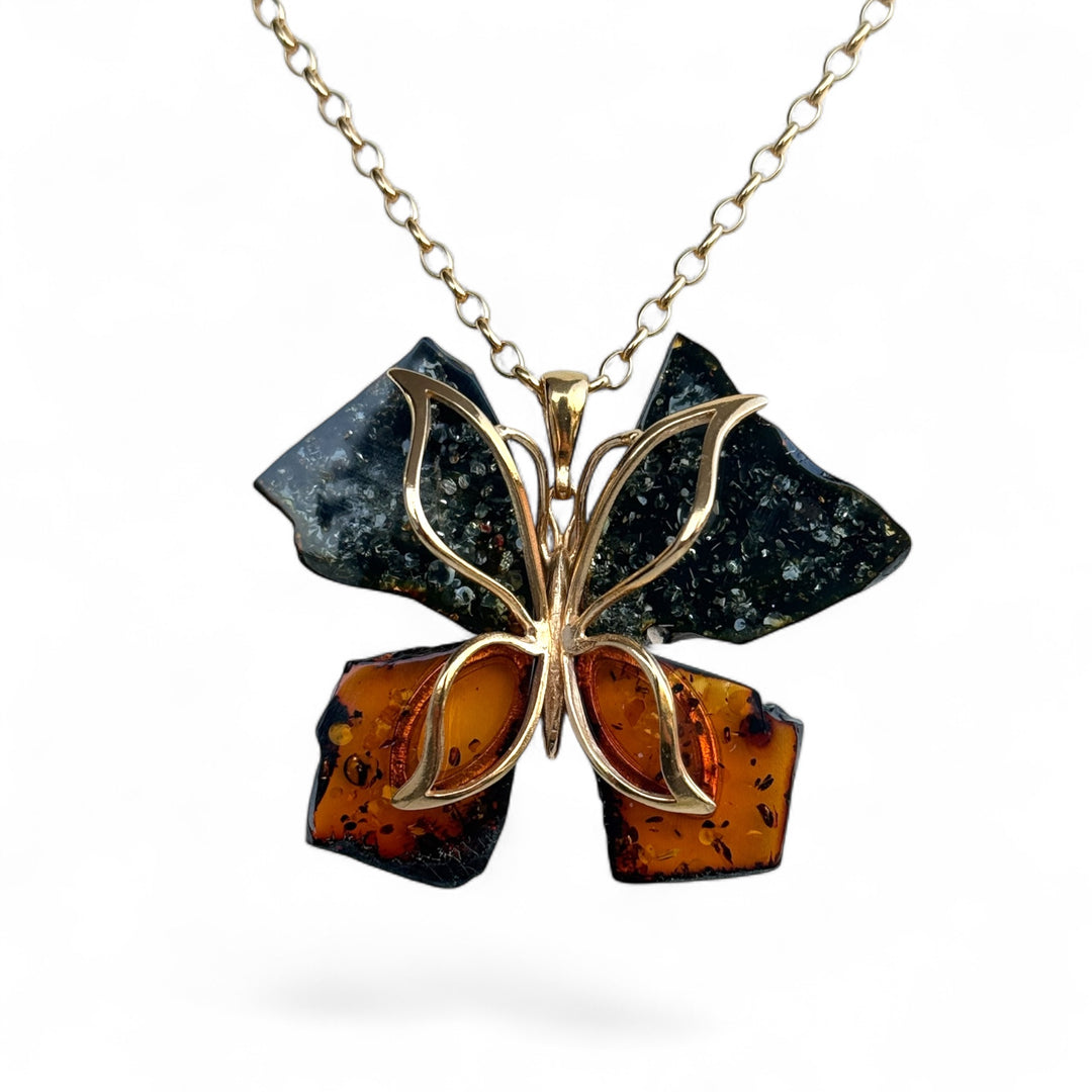 Collana ciondolo “ farfalla” di ambra multicolore montato in argento dorato