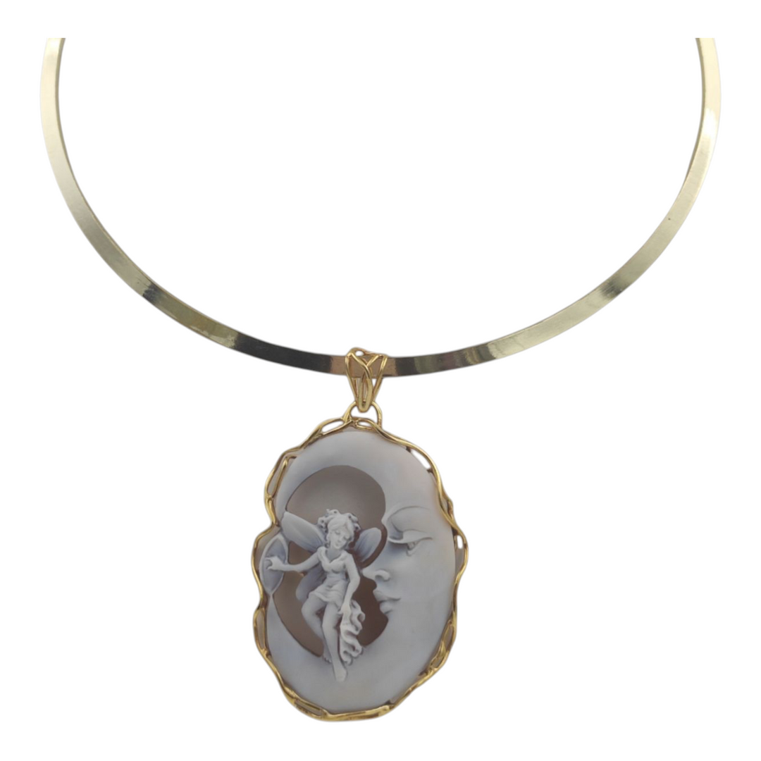 Collana ciondolo fata luna in cammeo montata su argento