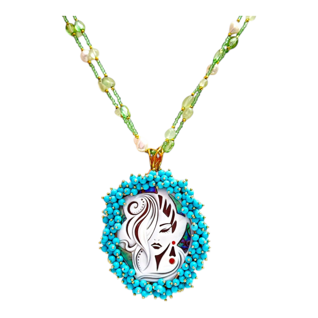Collana “dama” Colorata con Cammeo, Madreperla Reale, Corallo e Tessitura in Pasta Turchese – Montata in Argento, Gioiello Artigianale Unico