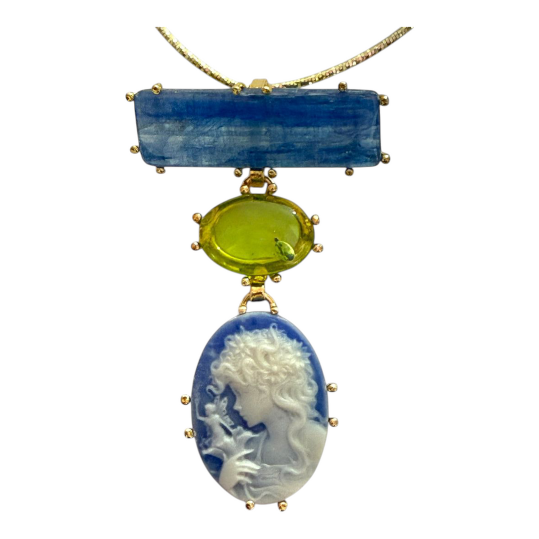Goddess necklace in blue agate mounted on amber and kyanite