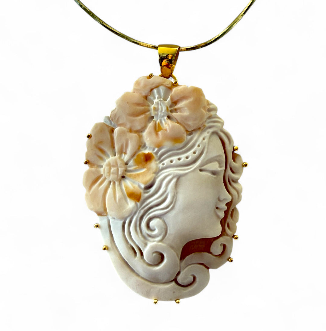 Fine collection - Designer cameo pendant necklace mounted in gold-plated silver