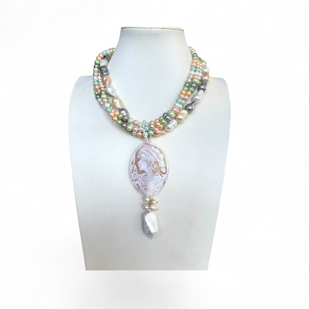 Fine collezione - Collana “dama” di cammeo montato con perle Maiorca multicolor