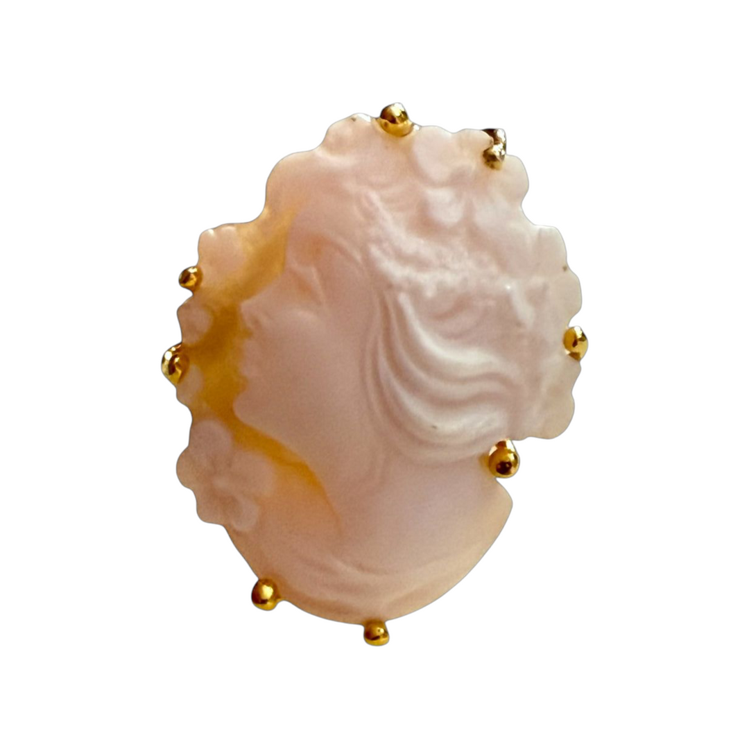 Fine collection - “lady” ring in sardonic cameo mounted in gold-plated silver