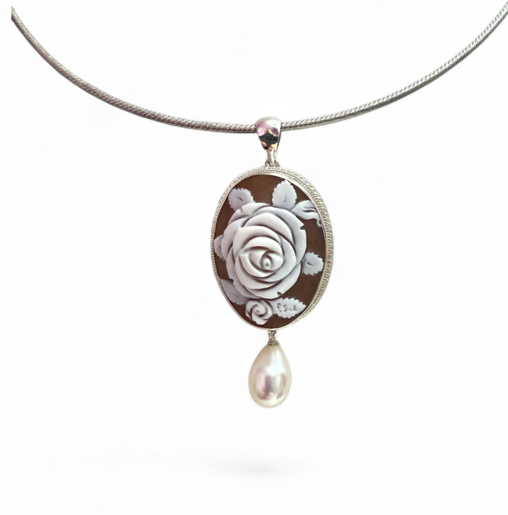 Necklace pendant "pink" cameo mounted on silver