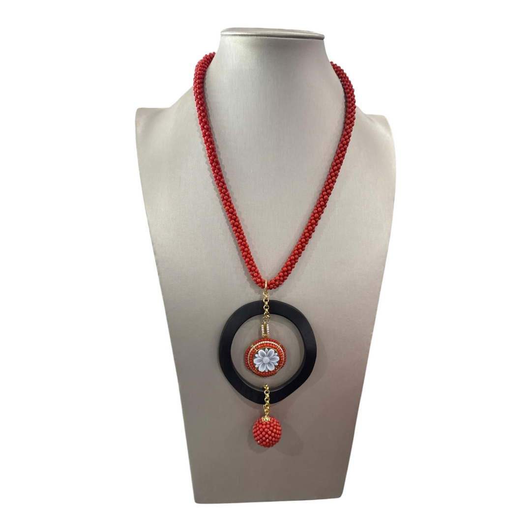 Collana corallo, ebano e cammeo con montatura in argento