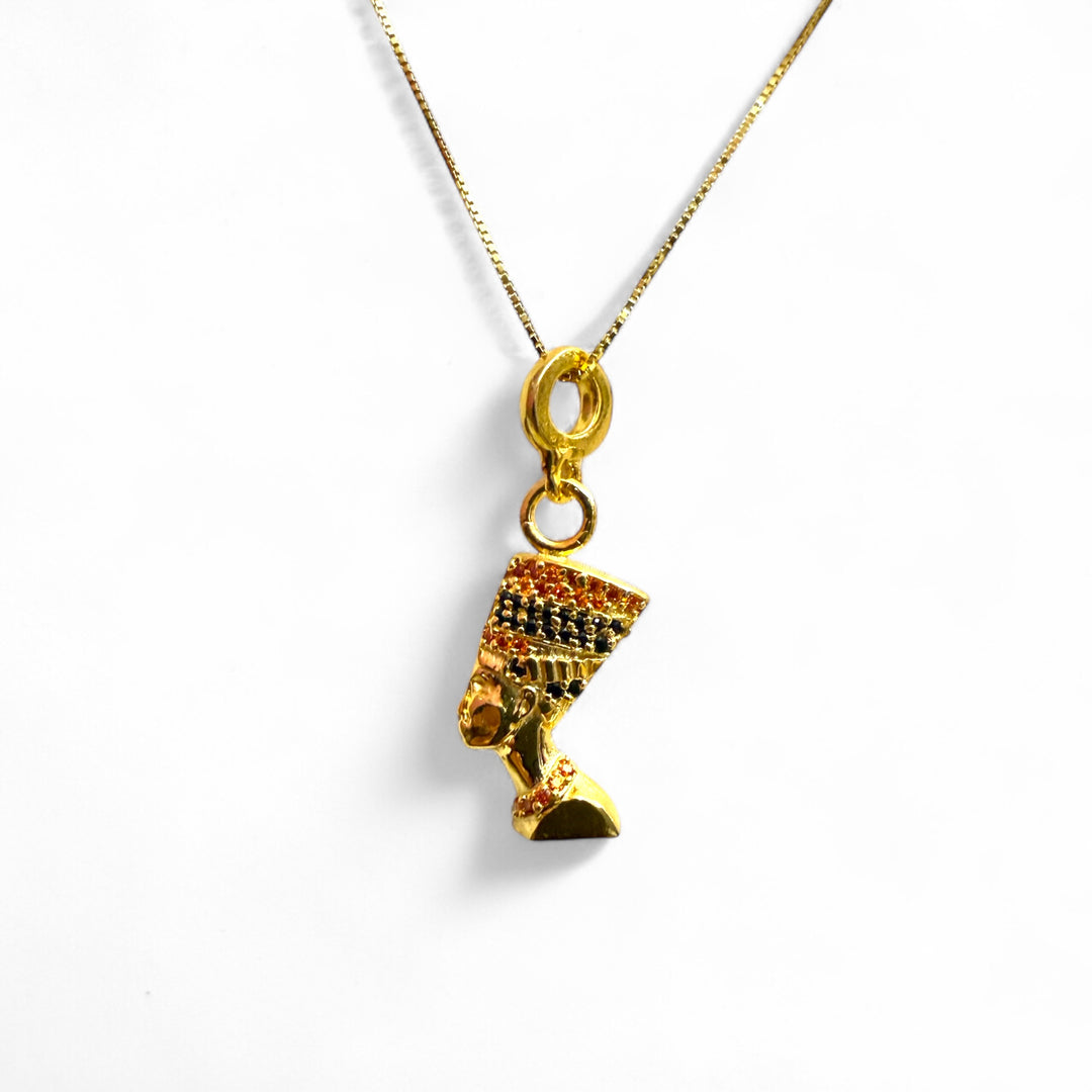 “Nefertiti” pendant necklace engraved on gold-plated silver and zirconia