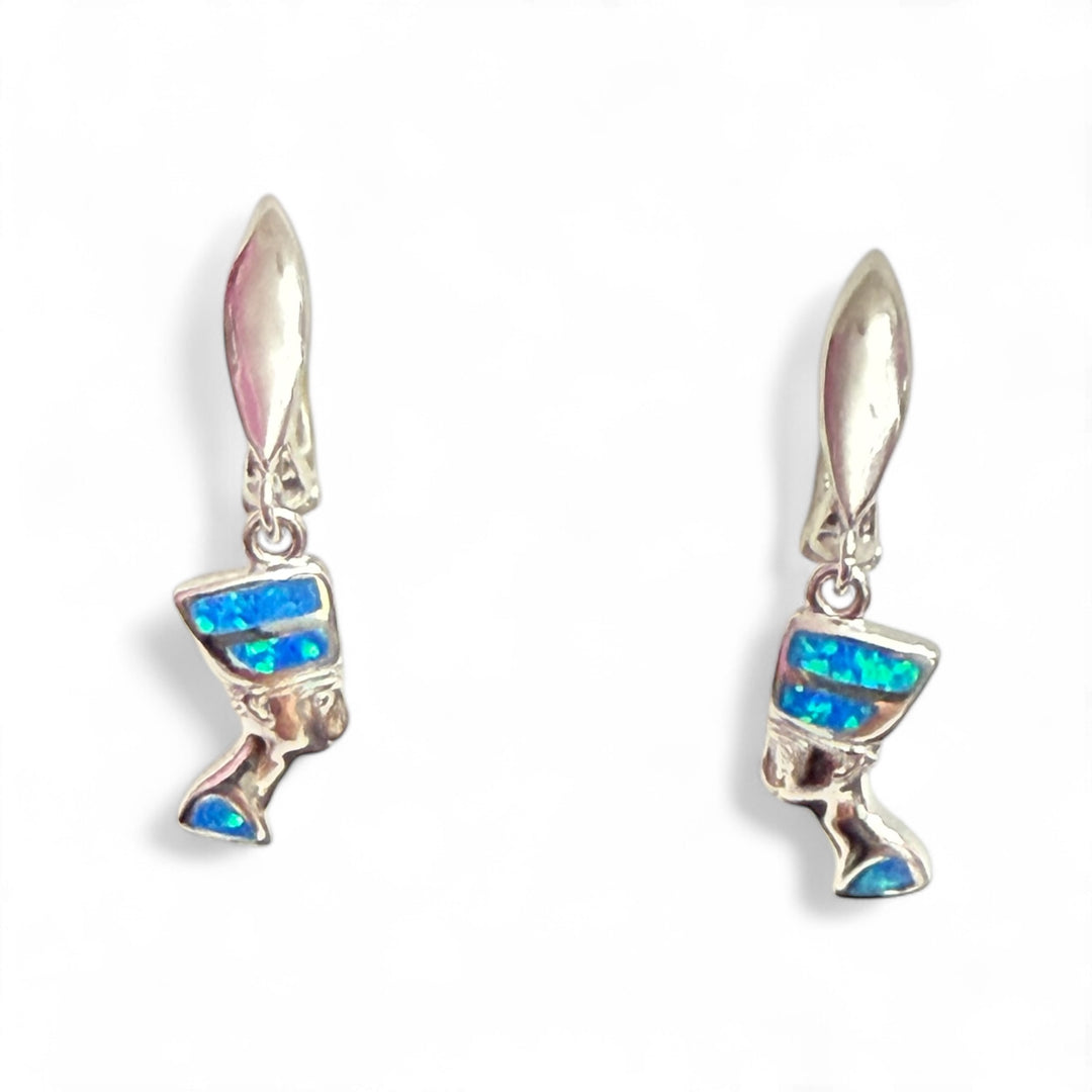“Nefertiti” earrings in opal and silver