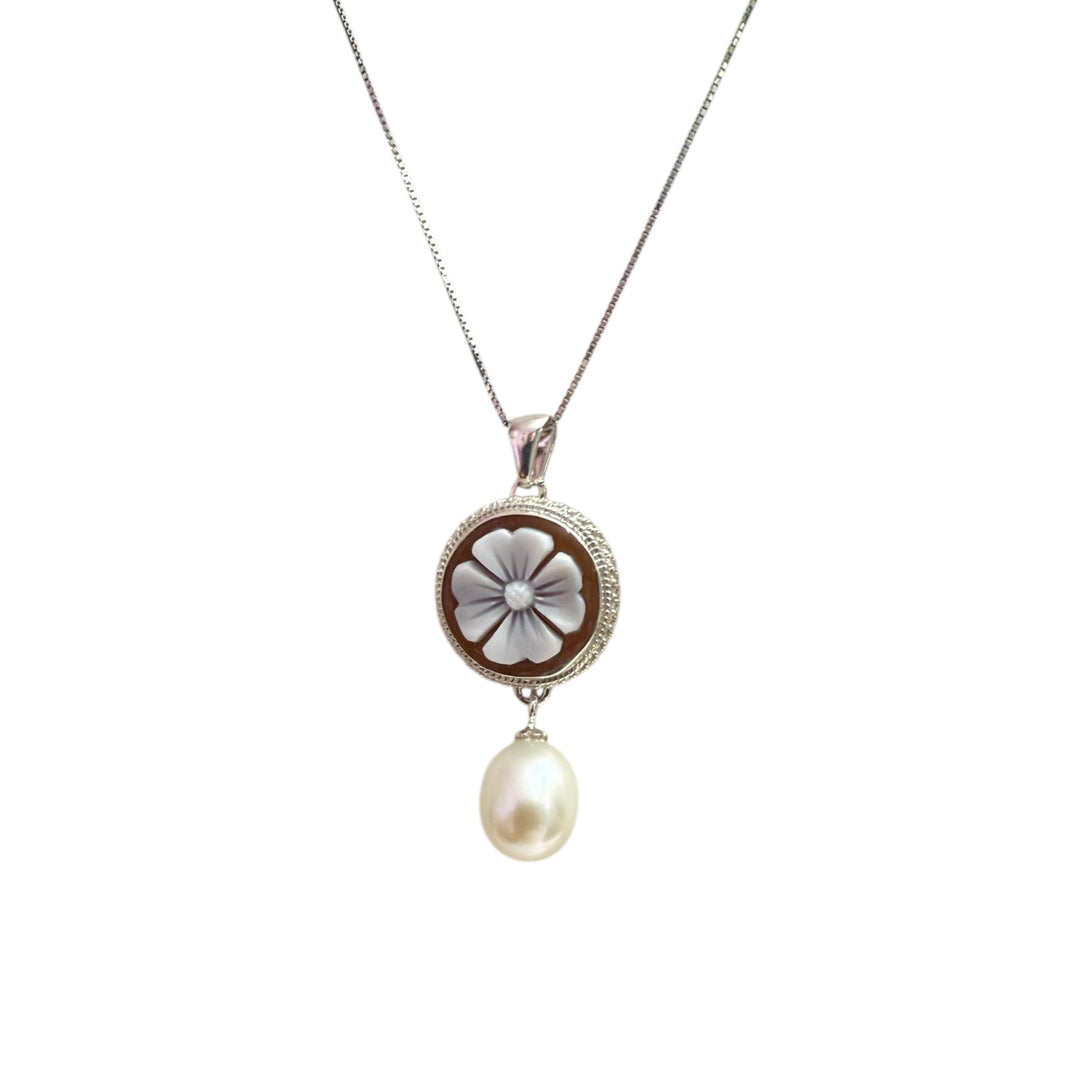 Cameo “flower” pendant necklace mounted on silver
