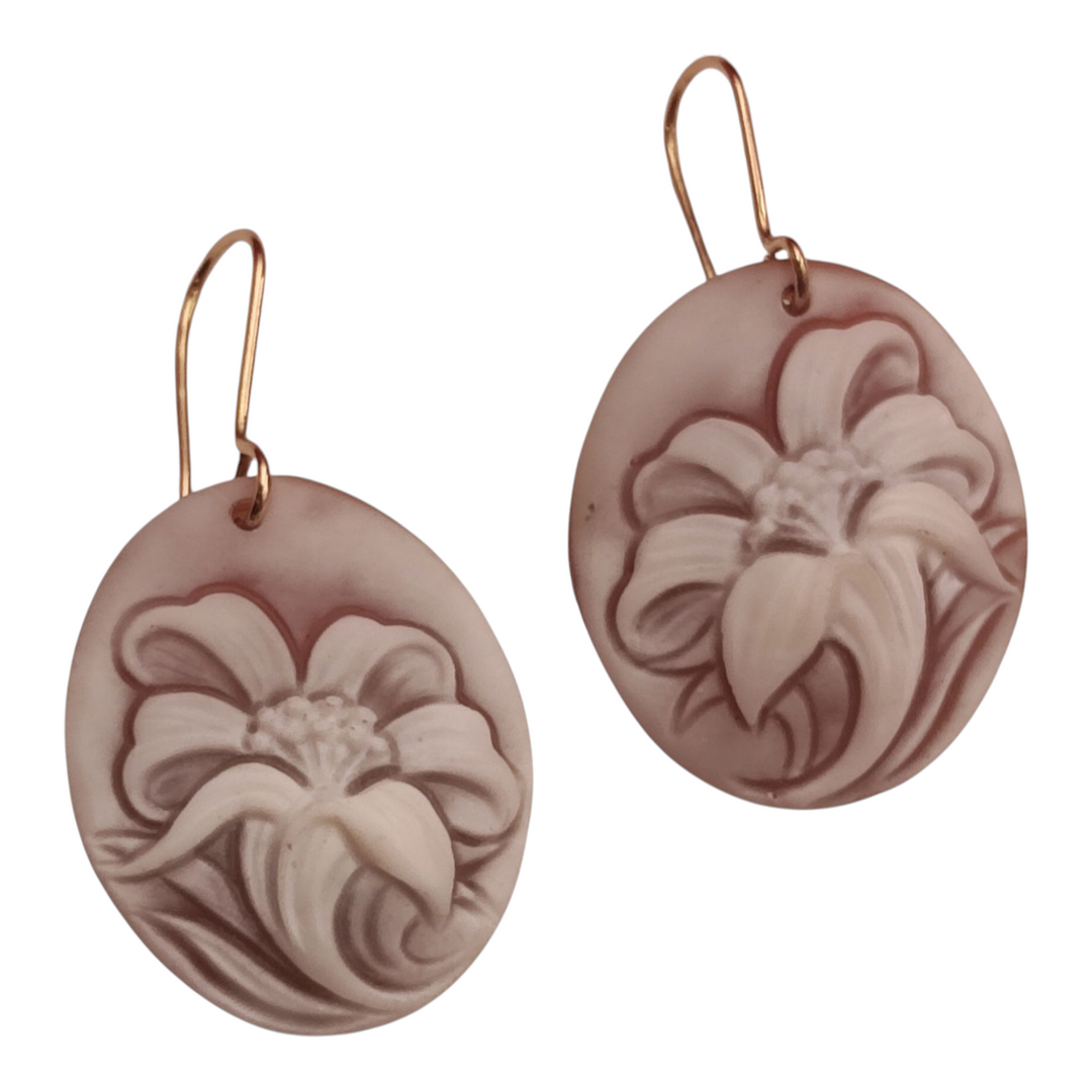 Venus necklace by Botticelli