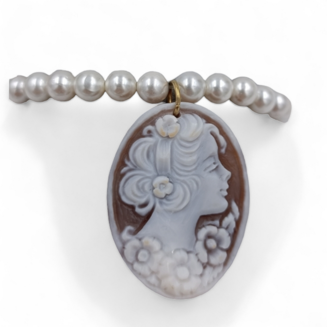 Bracciali dea in cammeo montati su perle