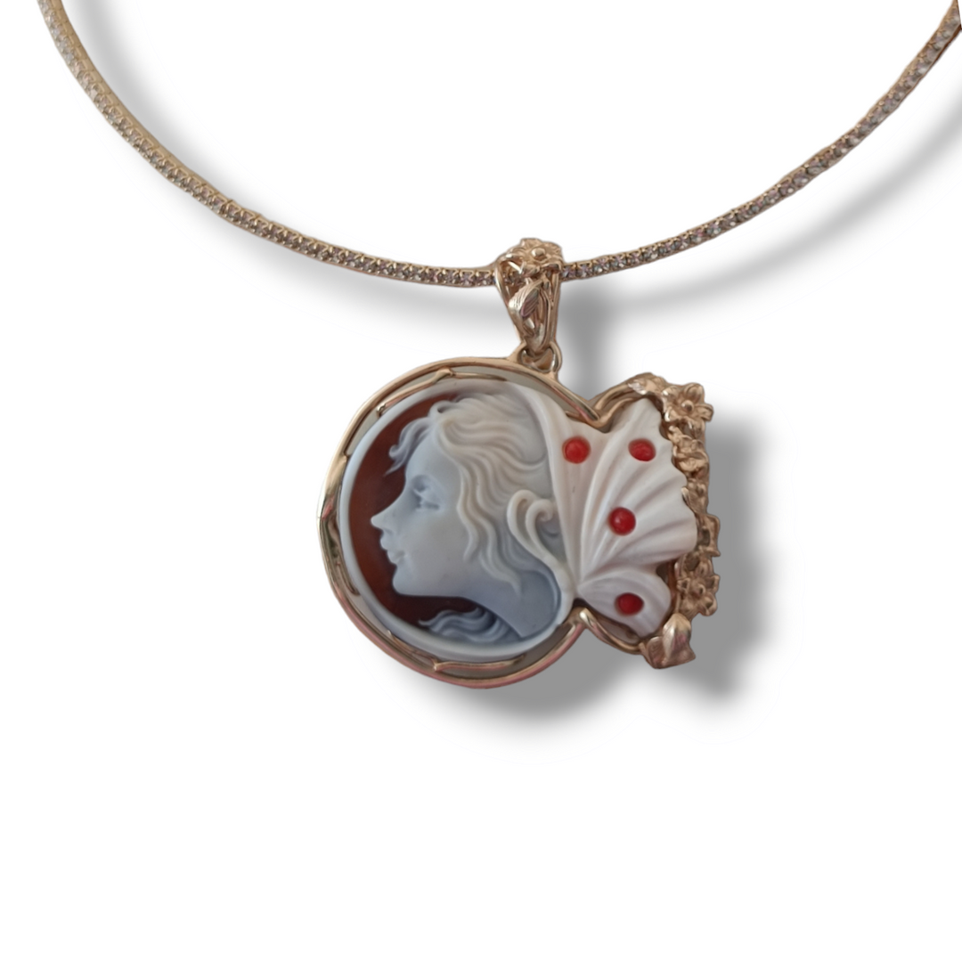 Collana ciondolo dea della libertà in cammeo montata su argento