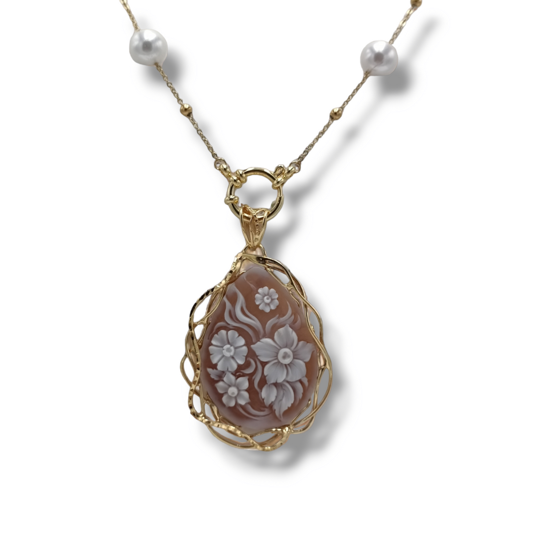 Collana ciondolo fiore in cammeo montato su argento
