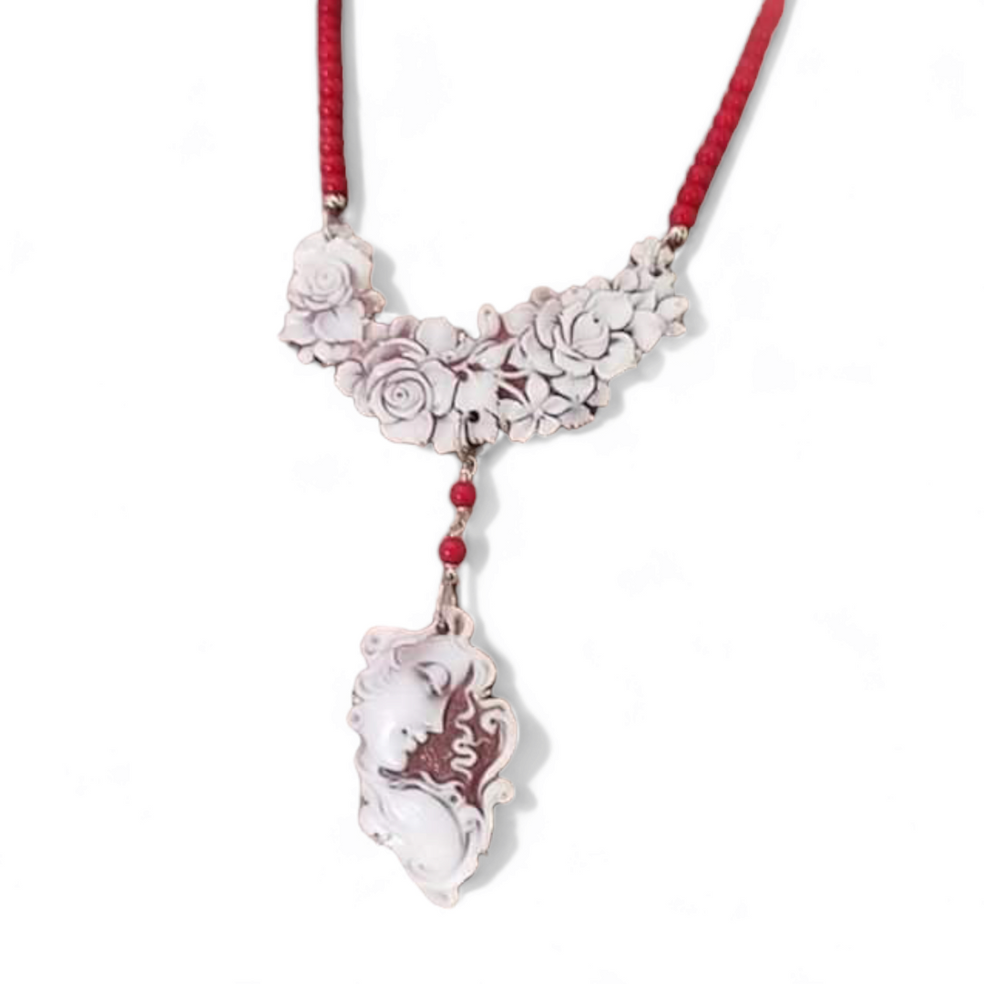 Collana ciondolo dea coral in cammeo montato su argento