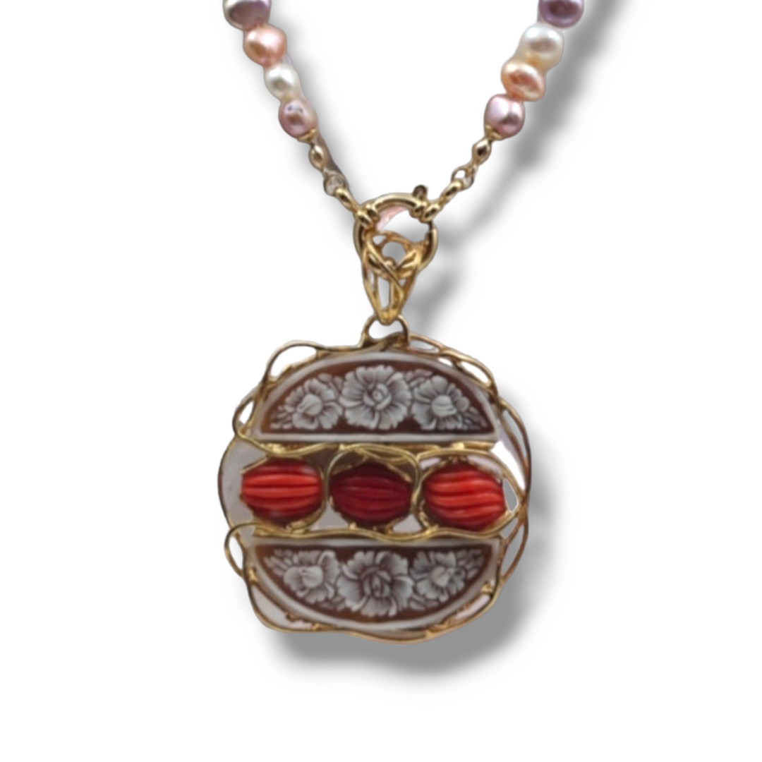 Collana ciondolo fiori in cammeo e corallo montato su argento
