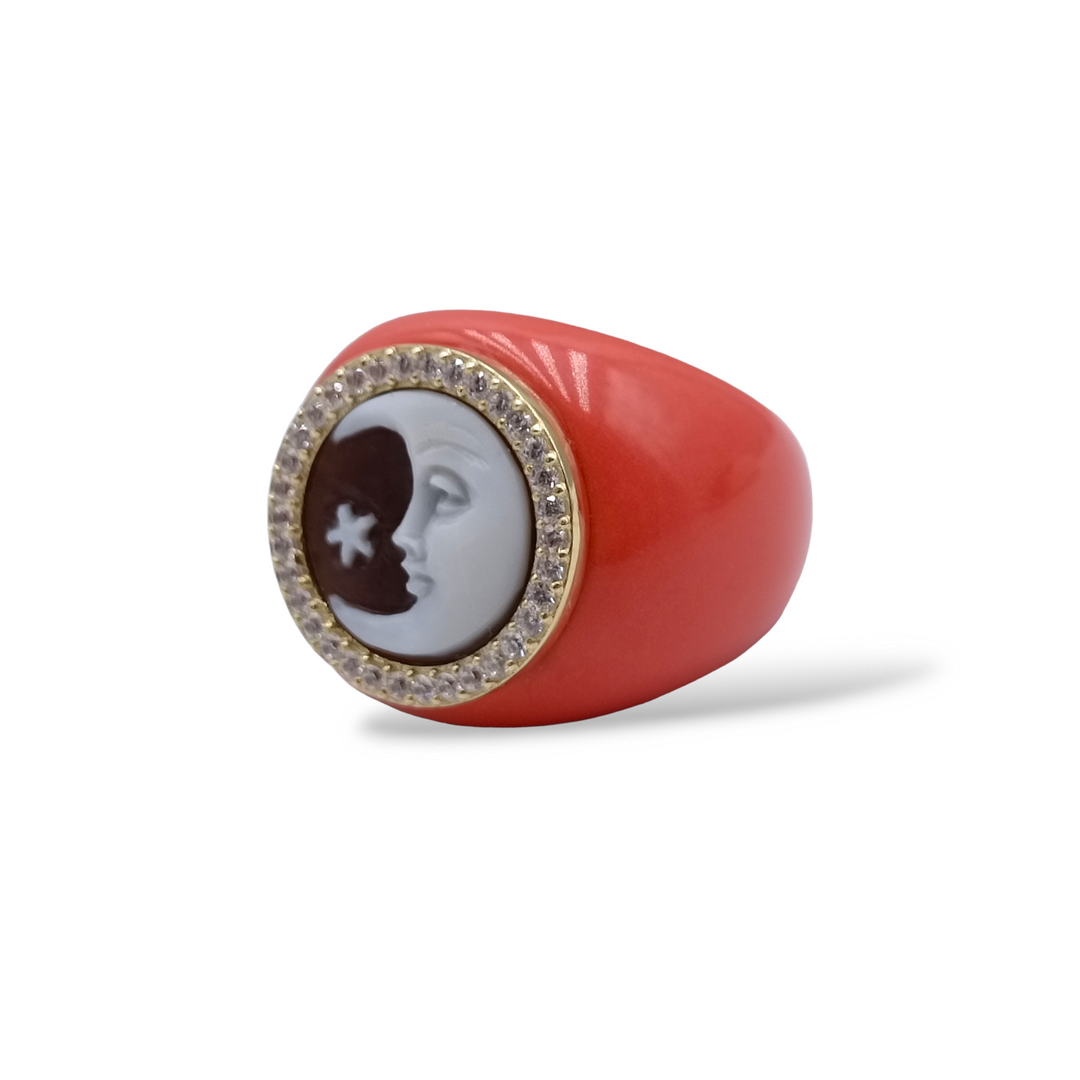 Anello luna e stella in cammeo montato su pasta di corallo