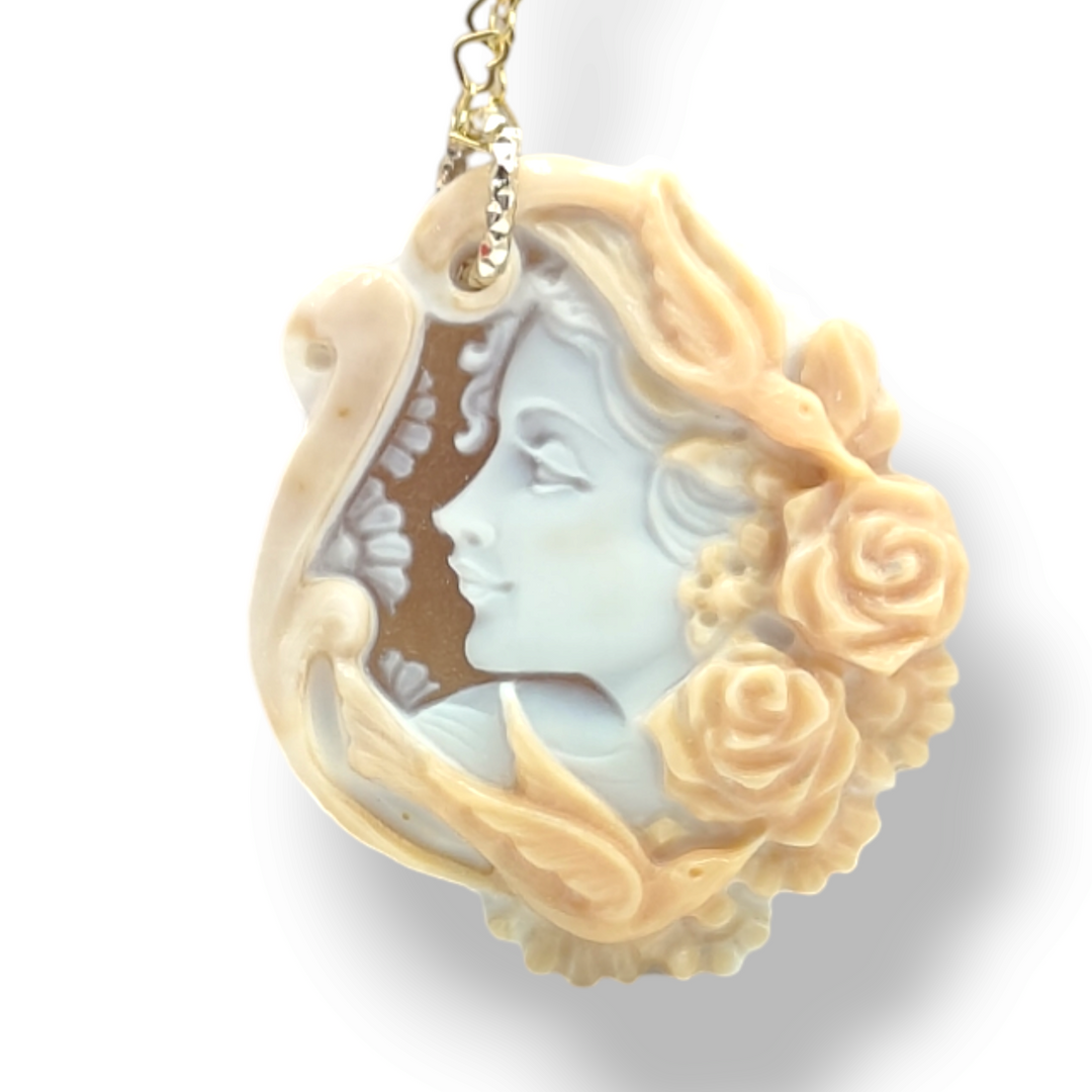 "Lady Actress" pendant necklace in sardonic cameo mounted on silver