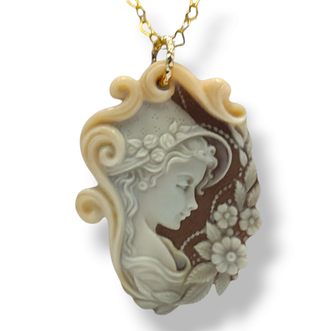 "19th Century Lady" pendant necklace in cameo mounted on silver