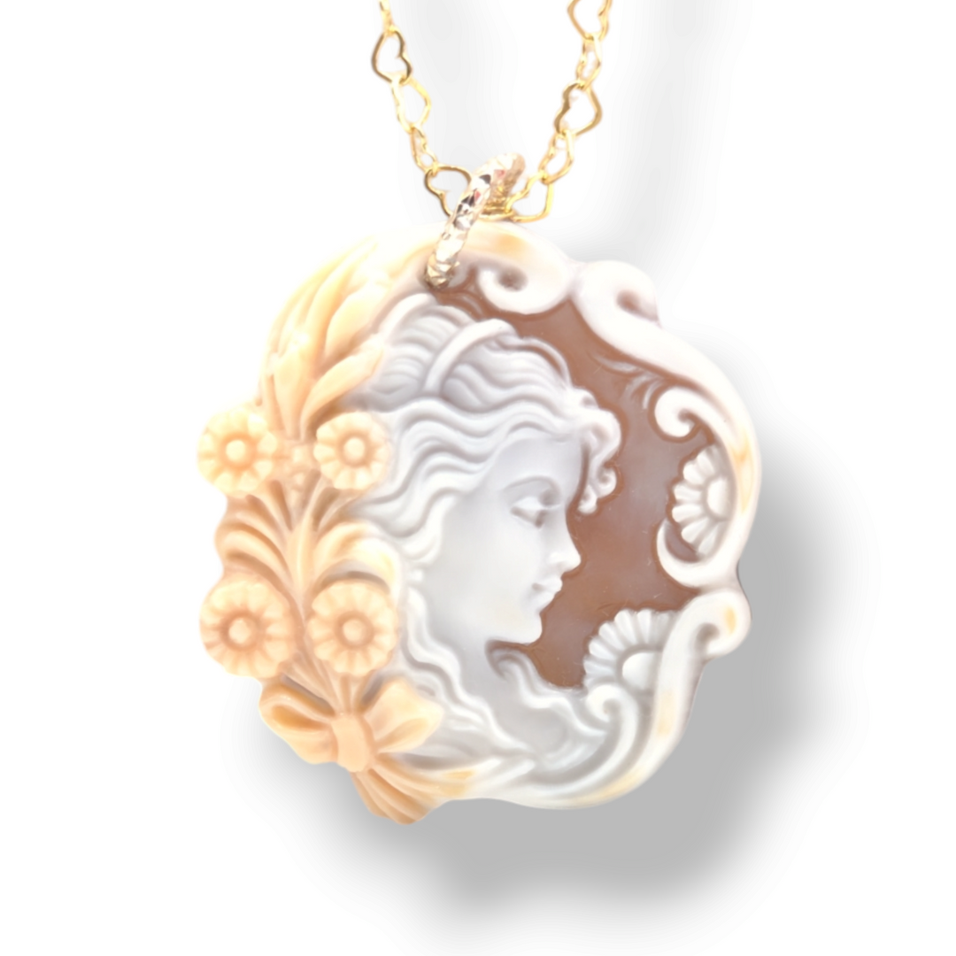 "Floral Lady" pendant necklace in cameo mounted on silver