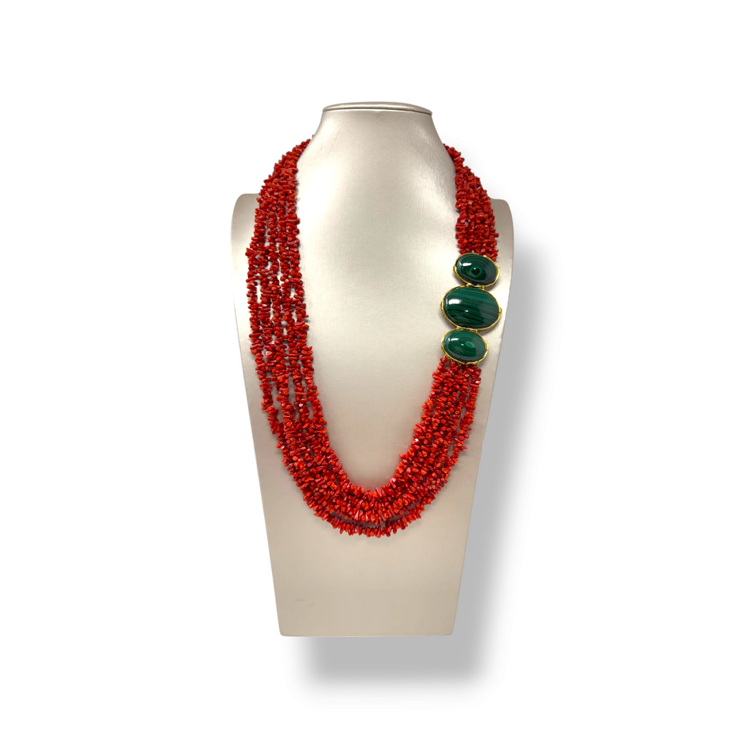 Collana di corallo e giada montato su argento