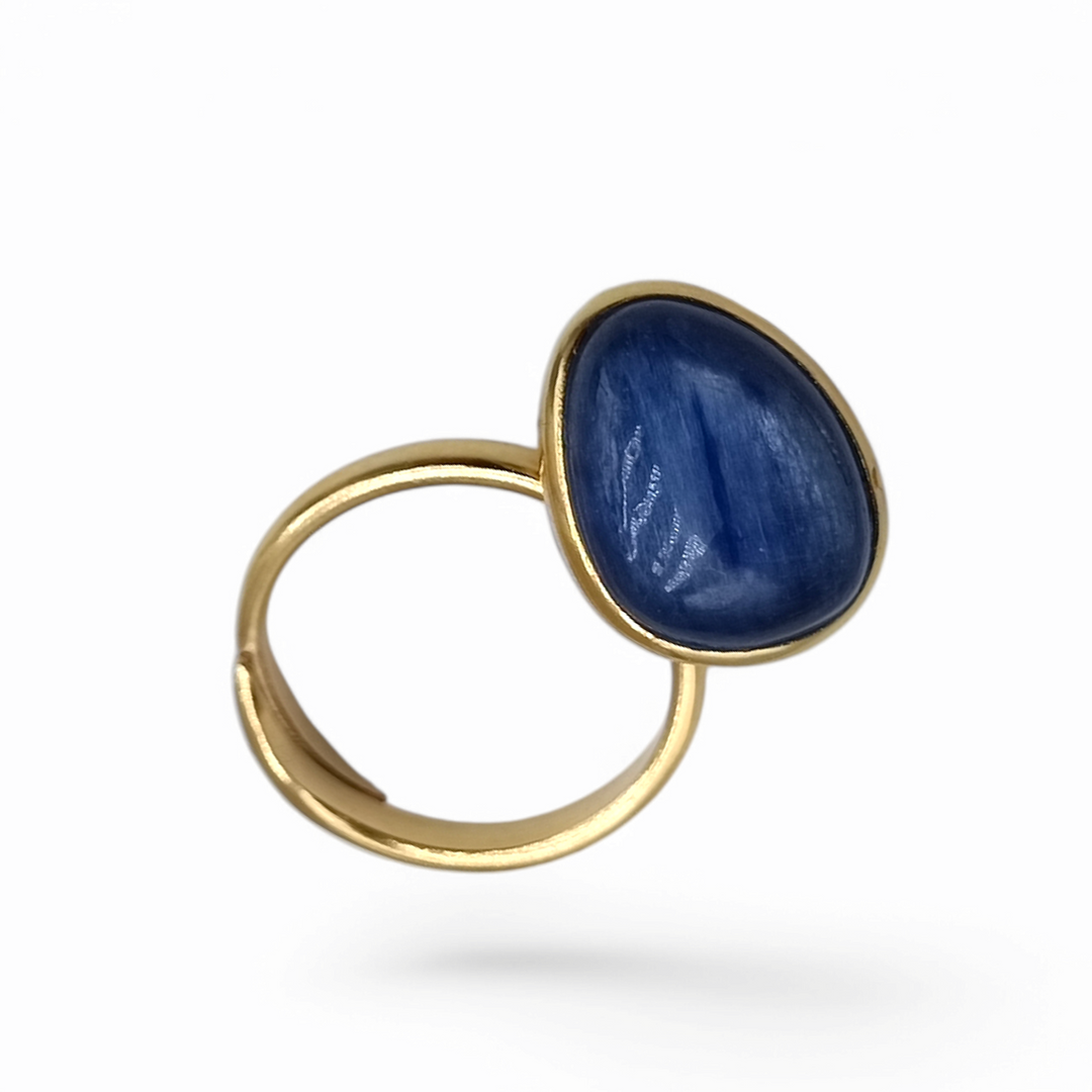 "Kyanite" pendulum ring mounted on silver