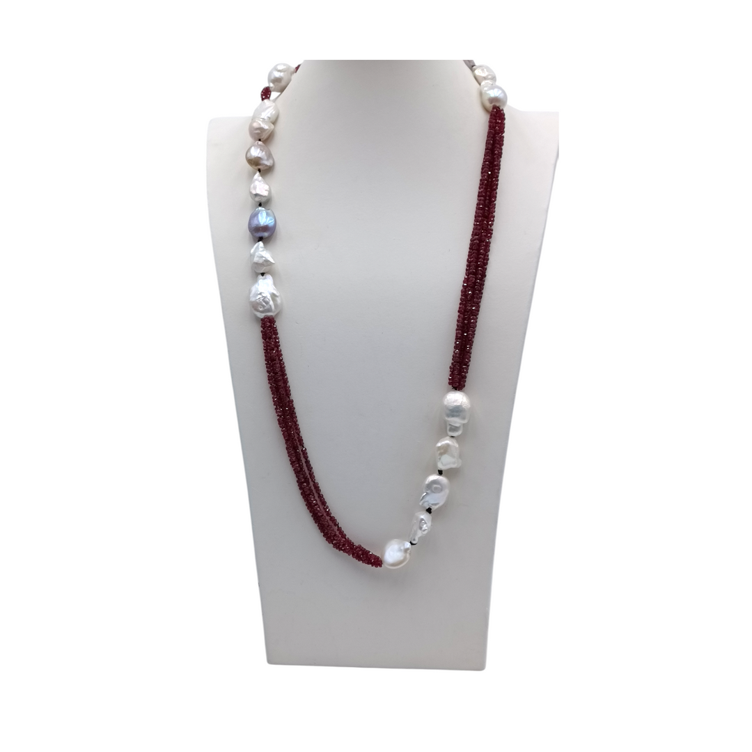 Necklace of scaramazze pearls and faceted agates mounted on silver