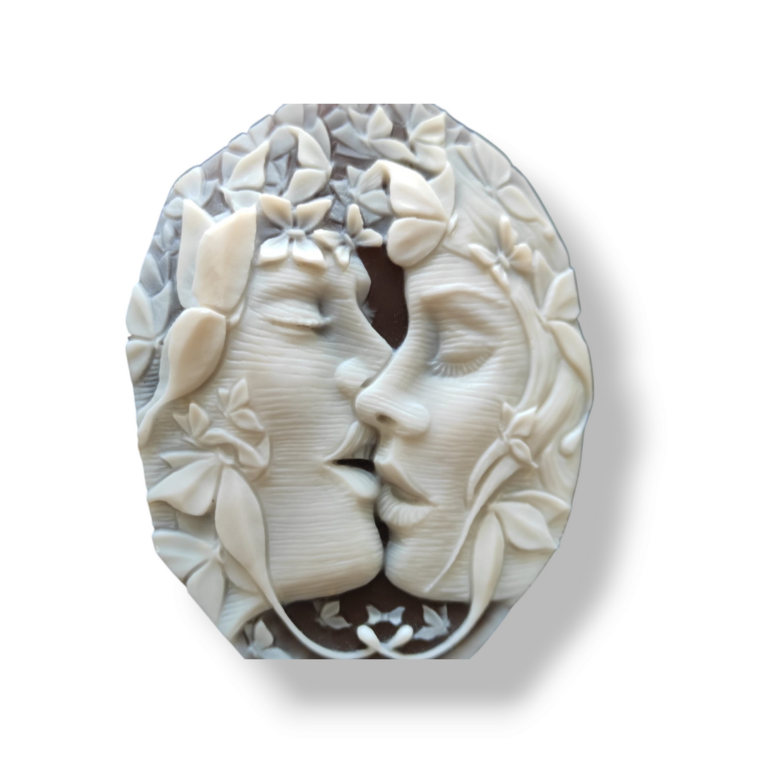"Love and Passion" Pendant in Sardonic Shell