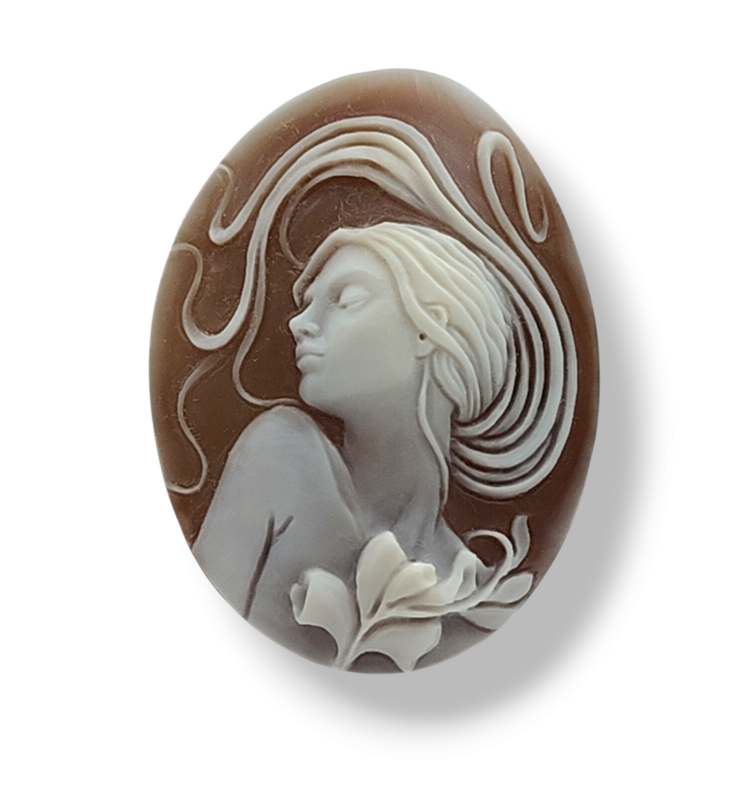"Voluptuous Lady" Cameo Pendant
