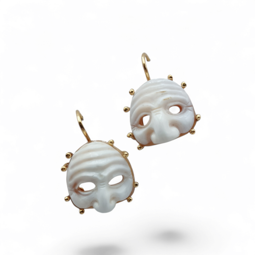 "Punchinella mask" earrings in sardonic cameo mounted on silver