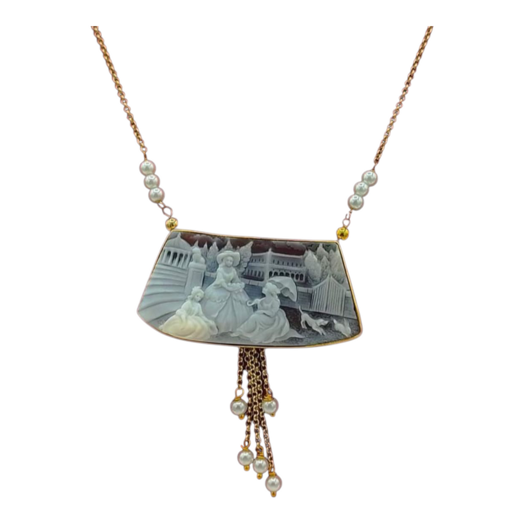 Collana scena dell'800 in cammeo montato su oro