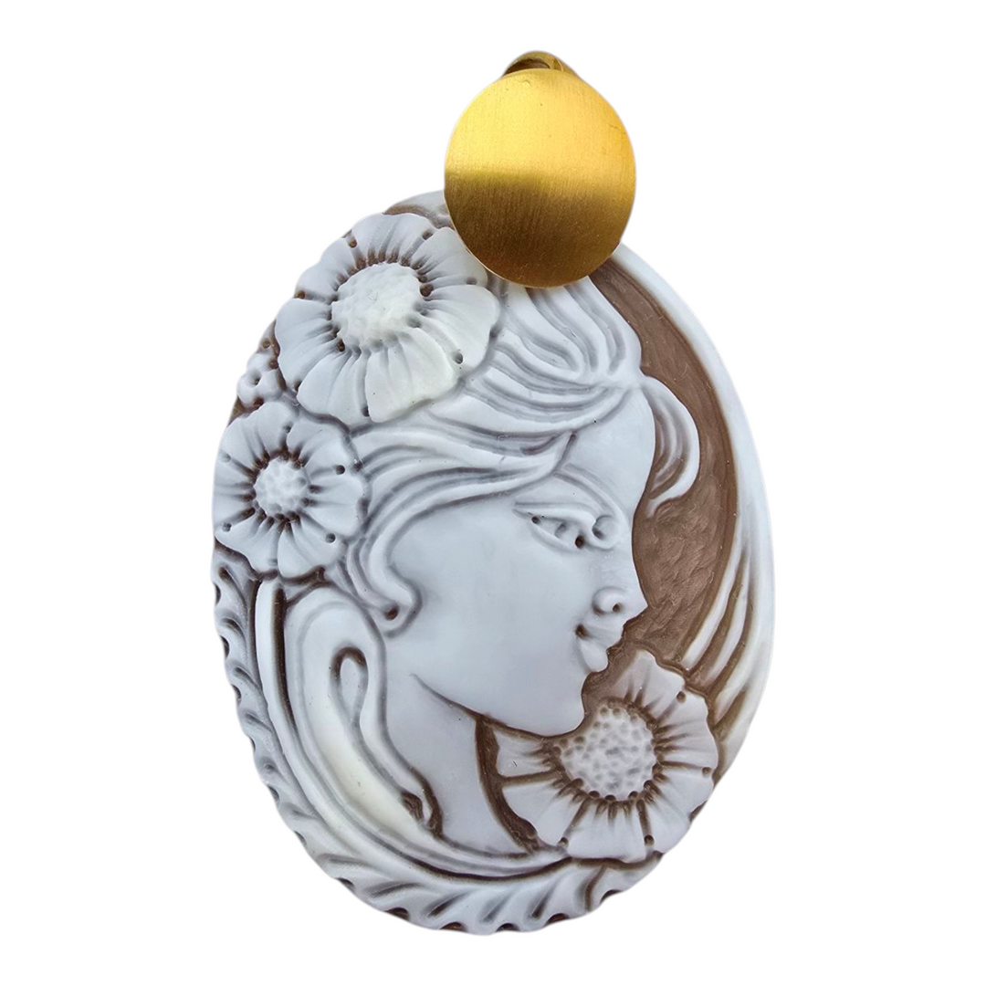 Cameo “lady” pendant mounted in gold-plated silver