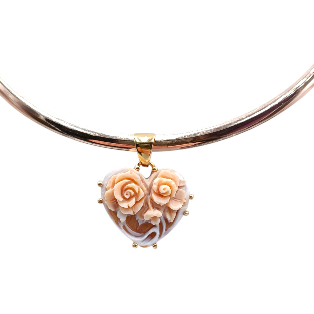 Cameo "heart" pendant necklace mounted on silver