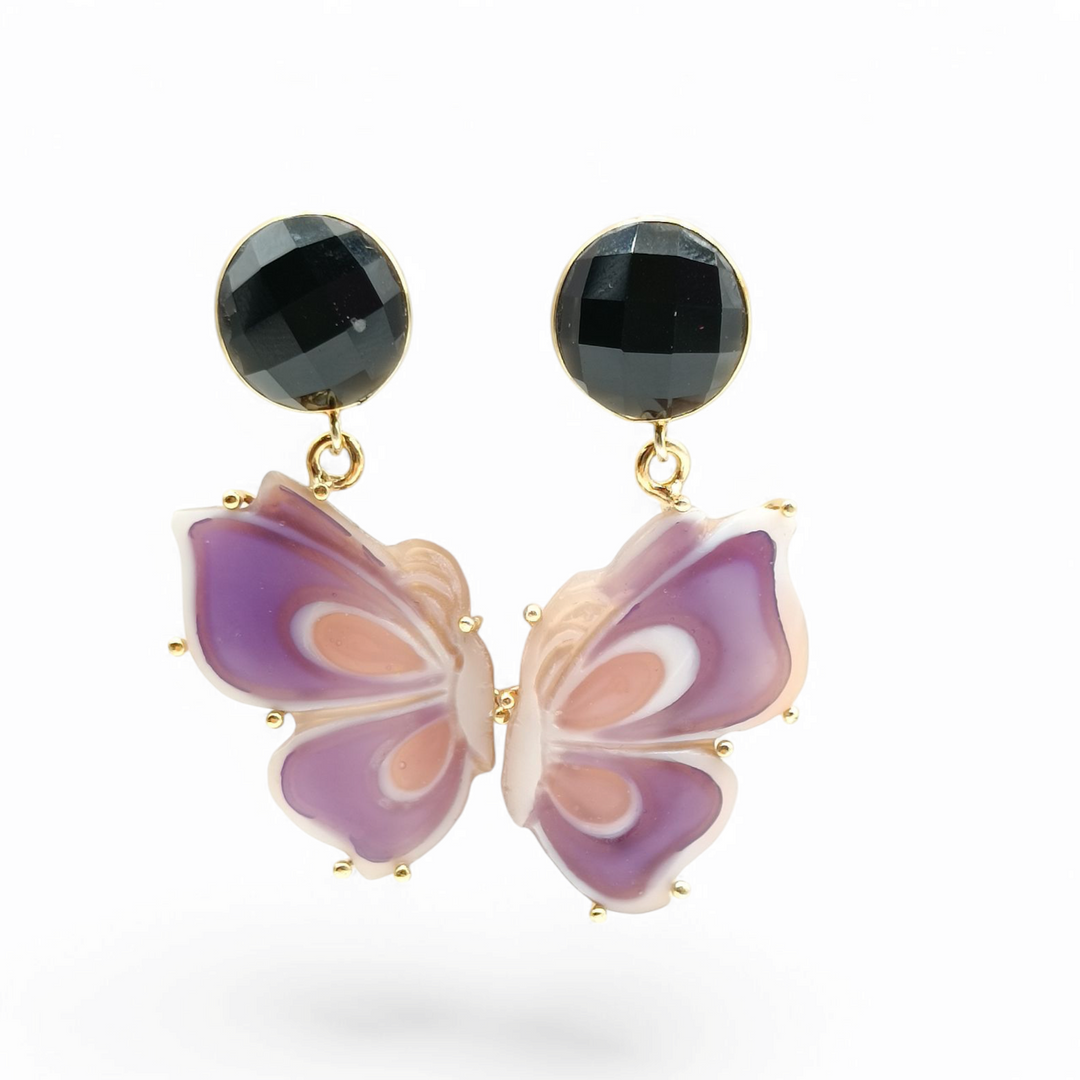 FINE COLLEZIONE - Orecchini farfalle in cammeo smaltato montato su argento dorato