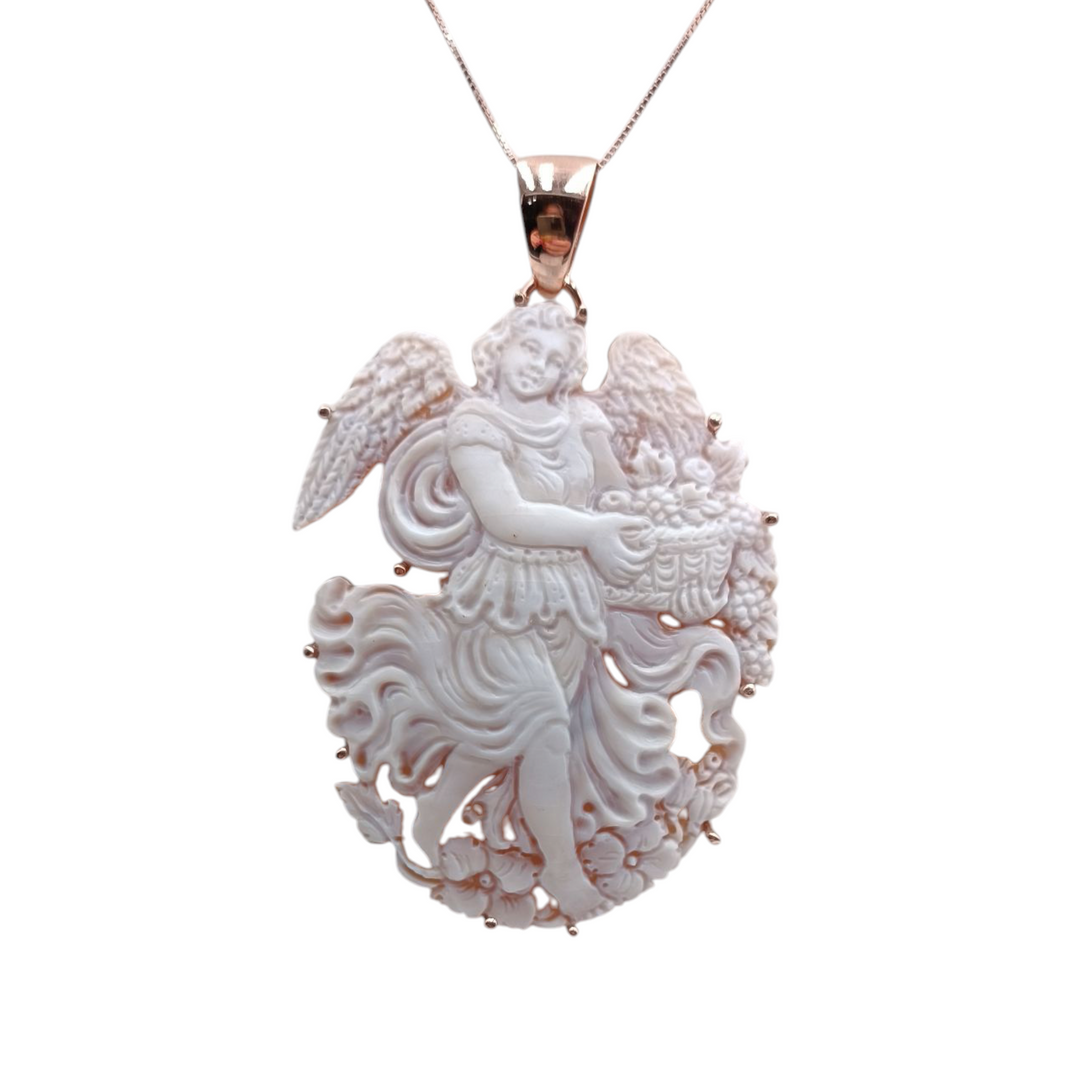 Pendant necklace "angel of abundance" in cameo mounted on silver