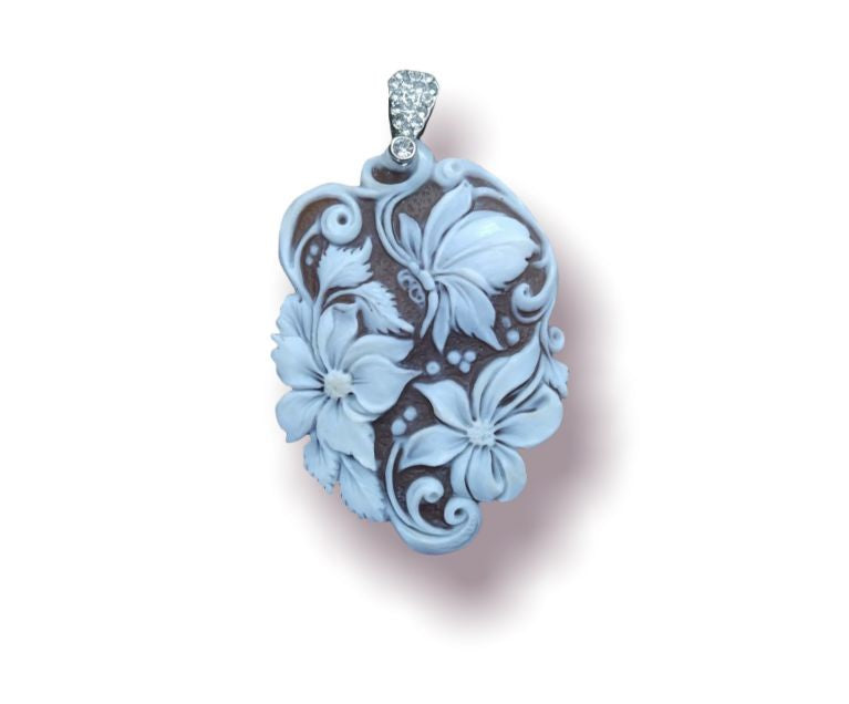 Collana ciondolo farfalla e fiore in cammeo montato su argento