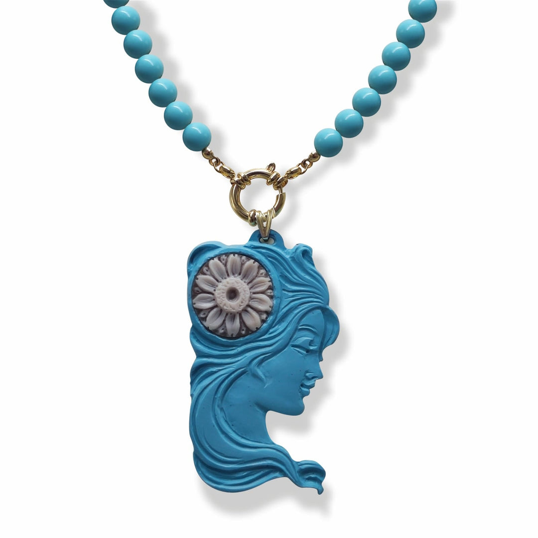 Collana ciondolo dea in cammeo montato su pasta turchese