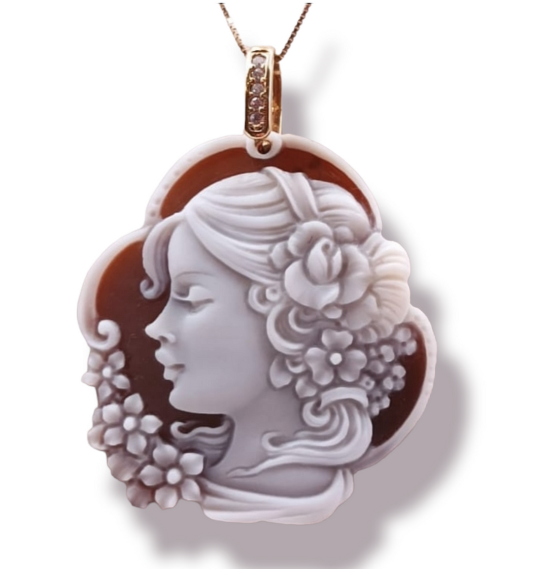 END OF COLLECTION - Goddess pendant necklace in cameo mounted on silver
