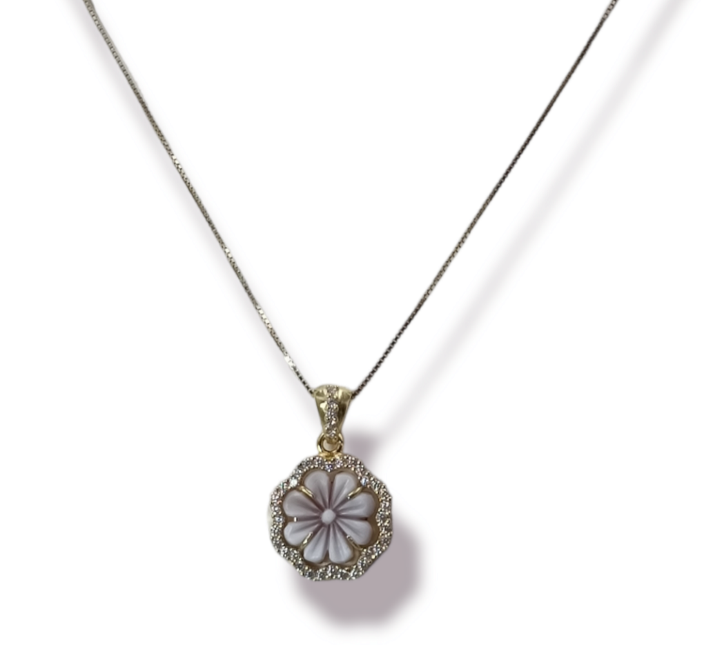Collana ciondolo fiore in cammeo montato su argento