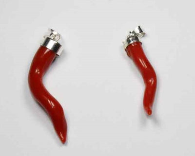 Il Fascino del Cornetto Napoletano di Corallo Rosso: Amuleto di Protezione e Buon Auspicio