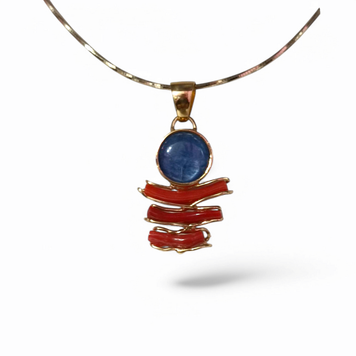 Collana ciondolo corallo e cianite montato su argento