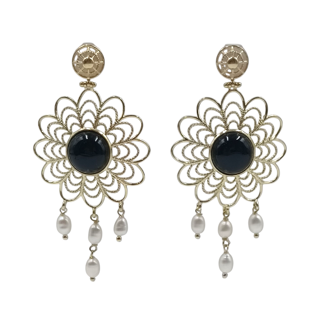 Mother of pearl and black agate earrings mounted on silver and pearls