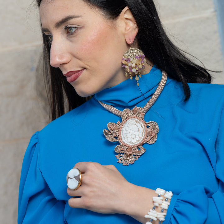 "Circle" earrings in cotton and agate, mounted on silver with tatting workmanship